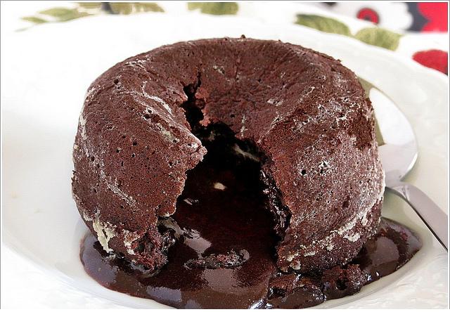 Fincanda Çikolata Şelalesi Kek Tarifi Oktay Usta yapılışı en kolay